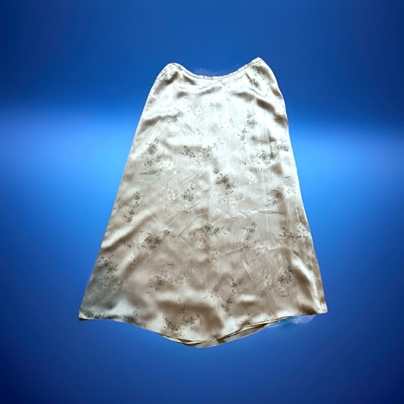 Elegant and Classy Rena Rowan size 12 silver floral skirt soft Long maxi Length - Picture 2 of 5